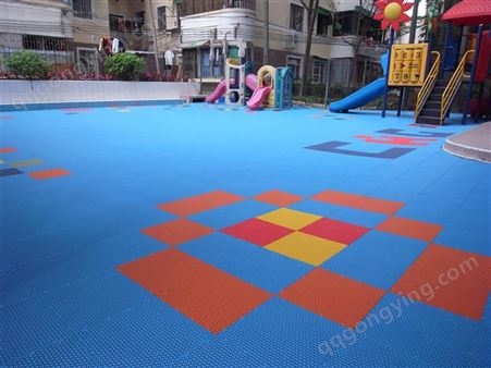 云南悬浮地垫 幼儿园学校操场 户外加厚运动拼装地板 塑料地板篮球场地垫
